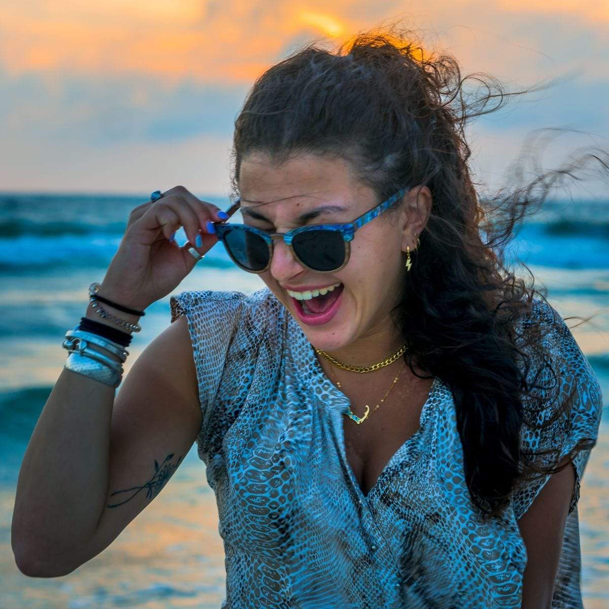 Model Wearing Wooden Beachcomber Seashell Sunglasses With Smoke Lenses At The Beach